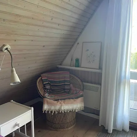 Lovely Retreat Close To The Water, Ferienhaus *