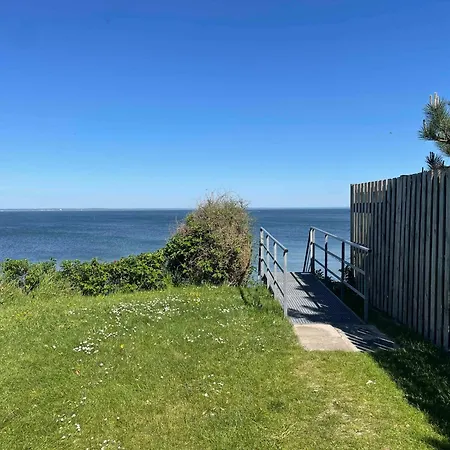 Lovely Retreat Close To The Water, Ferienhaus