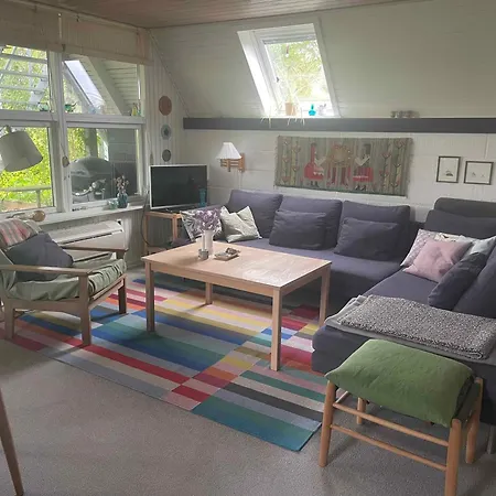 Lovely Retreat Close To The Water, Ferienhaus
