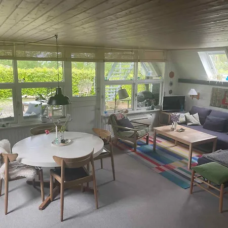 Lovely Retreat Close To The Water,