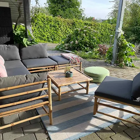Ferienhaus Lovely Retreat Close To The Water, *